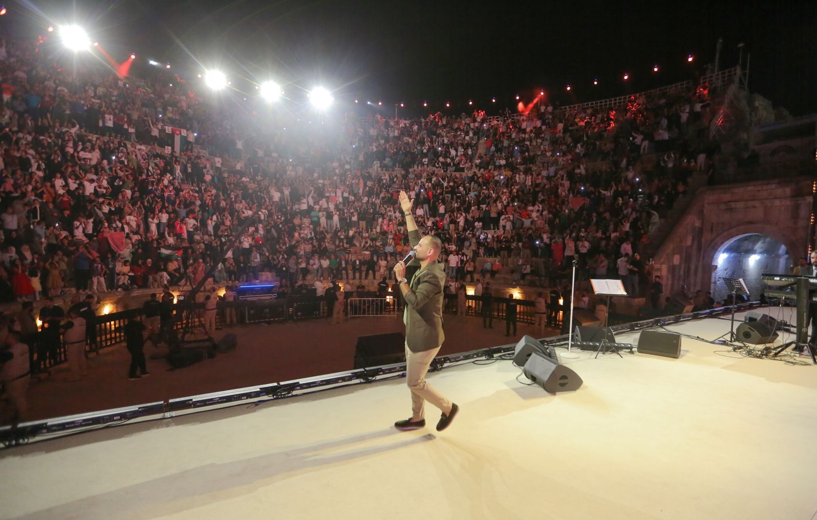 ليلة أردنية خالصة: عيسى السقار يُثبت سحر الأغنية الشعبية في جرش 2025