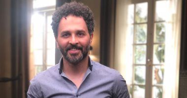 أحمد عزيز يجسد دور الطبيب المعالج لابنة أحمد فهمي فى مسلسل 2 قهوة