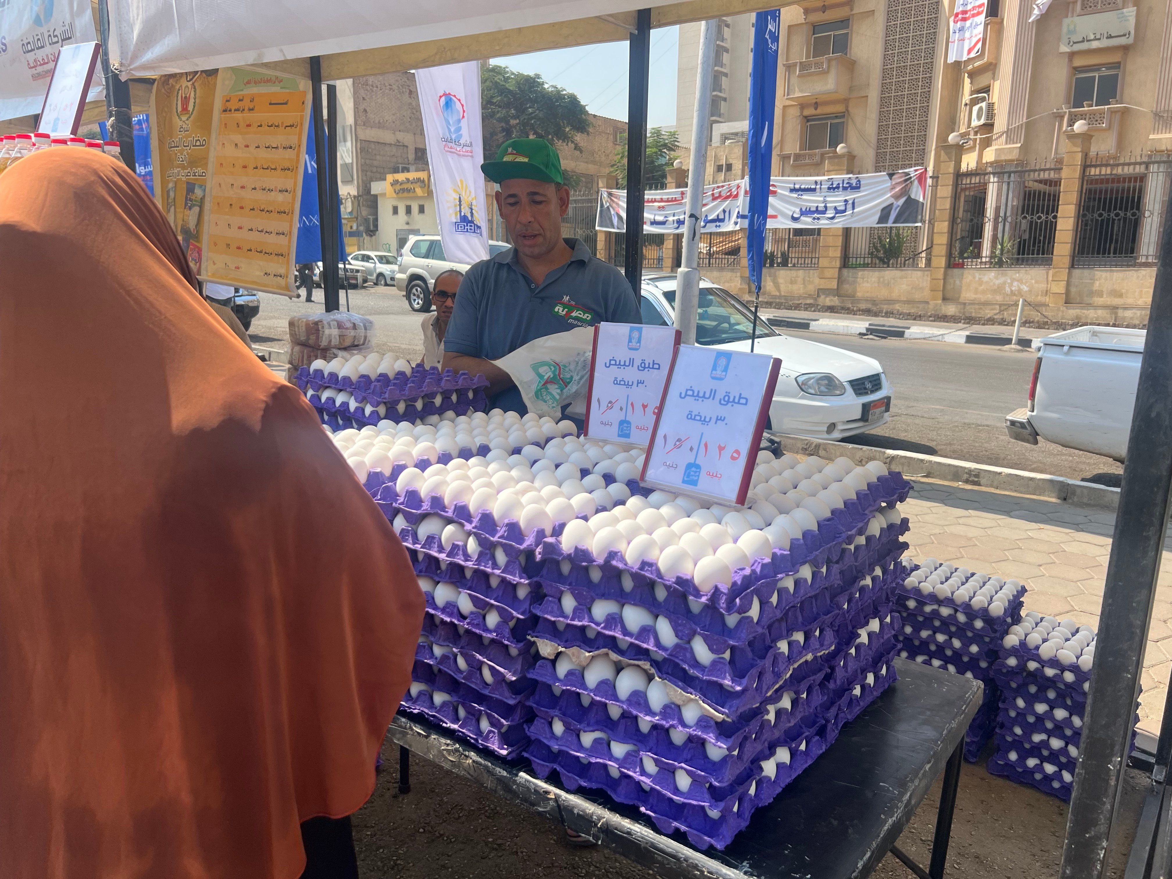 طرح بيض المائدة بسوق اليوم الواحد بالجمالية.. اعرف الأسعار