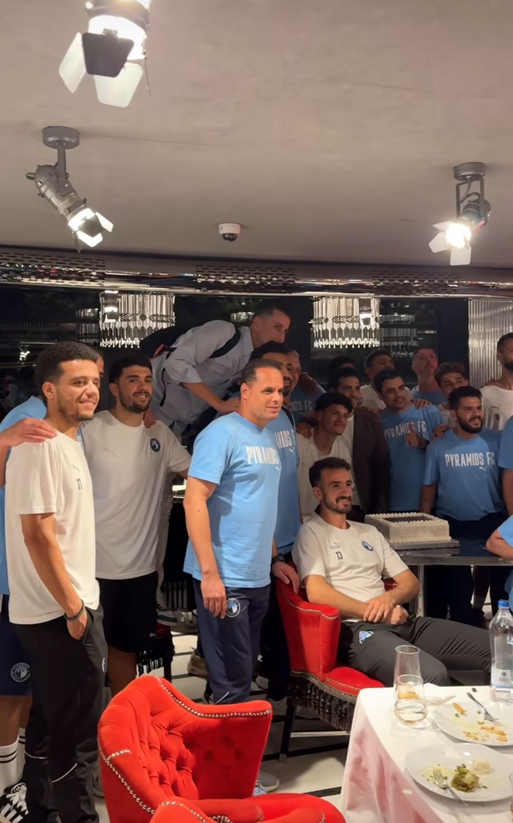 حفل عشاء من رئيس بيراميدز للاعبين بعد الفوز الودى على قاسم باشا.. صور