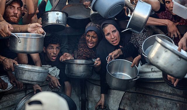 الجيش الأردني: طائرتان أردنيتان وطائرة إماراتية ألقت 25 طنا من المساعدات الإنسانية فوق غزة