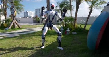 تكنولوجيا: روبوت بشري يؤدي الشقلبات والركلات بسعر أقل من 6,000 دولار