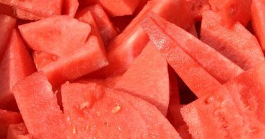 علامات تؤكد لك أن البطيخ طازج وغير فاسد وآمن للتناول
