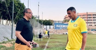 نصر أبو الحسن يزور معسكر برج العرب لدعم لاعبى الإسماعيلى قبل الموسم الجديد
