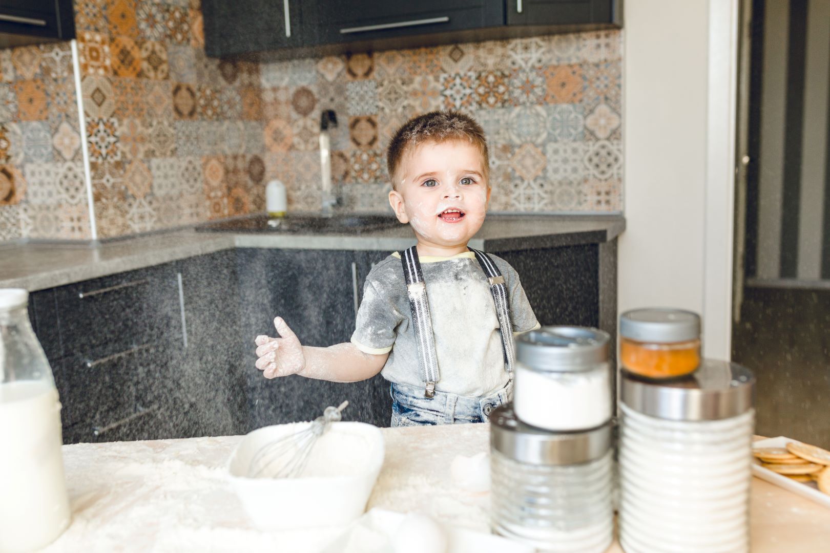 كيف تساعدين طفلك على تجاوز مرحلة الاستكشاف خلال نموه من دون مخاطر؟