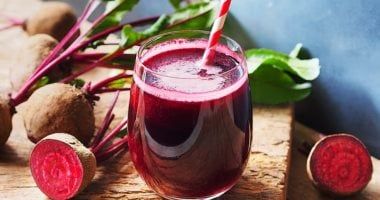 عصير البنجر مع الجزر يحسن الرؤية ويعزز صحة العين.. متى يجب تناوله؟
