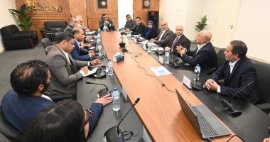 وزير الإسكان يلتقى مسئولى شركة HDP ضمن سلسلة اجتماعات متابعة موقف مبيعات وتسويق المشروعات بالمدن الجديدة