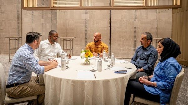 عبدالله آل حامد يبحث في أوساكا آفاق التعاون مع قادة شركات عالمية في صناعة الإعلام والترفيه