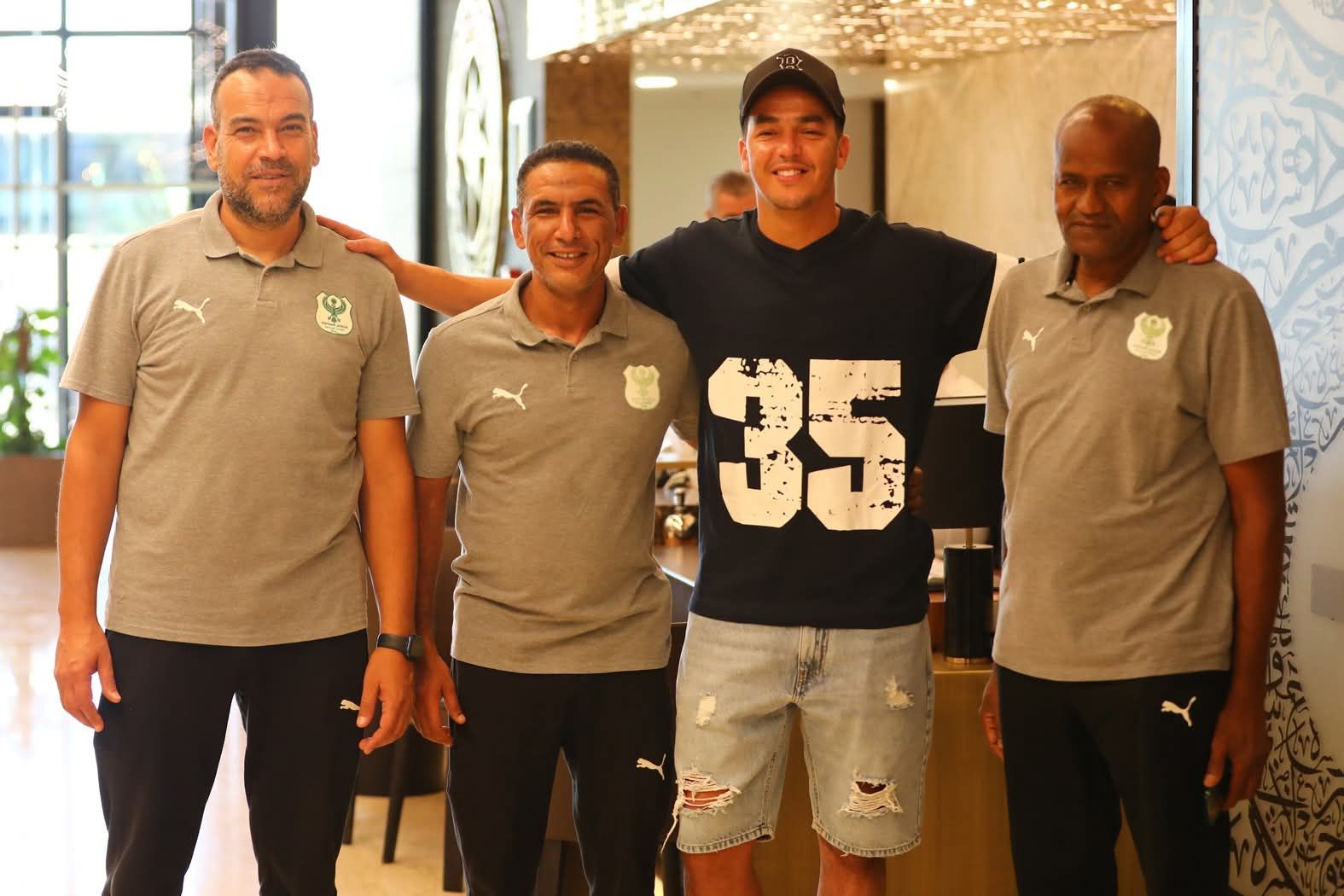 إلياس الجلاصى لاعب المصرى السابق يزور الفريق قبل مواجهة الترجى الودية.. صور