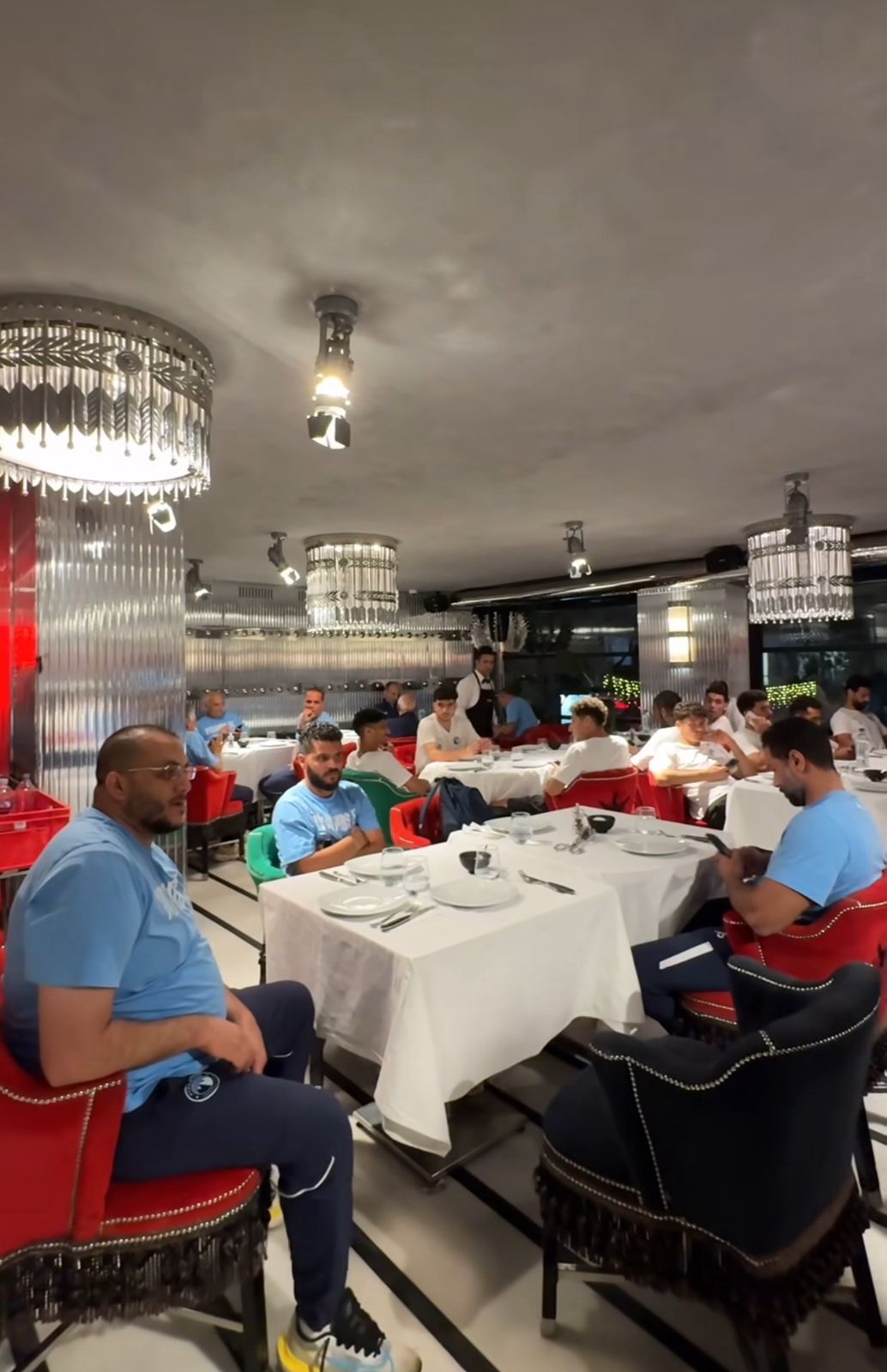 حفل عشاء من رئيس بيراميدز للاعبين بعد الفوز الودى على قاسم باشا.. صور