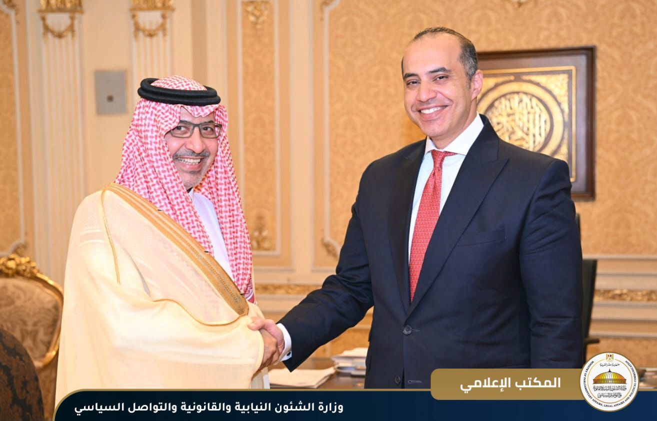 وزير الشئون النيابية يؤكد خلال لقائه السفير السعودي متانة العلاقات بين البلدين