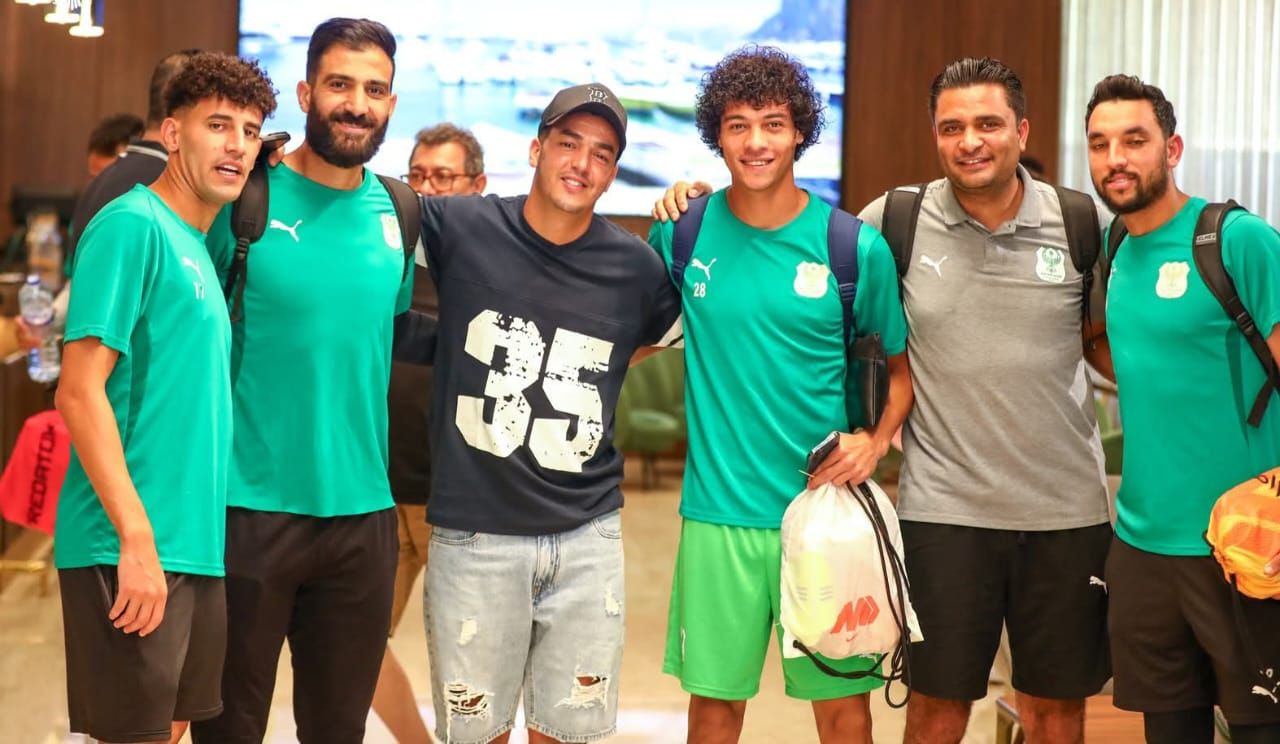 إلياس الجلاصى لاعب المصرى السابق يزور الفريق قبل مواجهة الترجى الودية.. صور