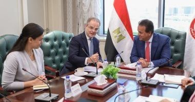 وزير الصحة يبحث مع سفير المملكة المتحدة لدى مصر سبل تعزيز التعاون والاستثمار