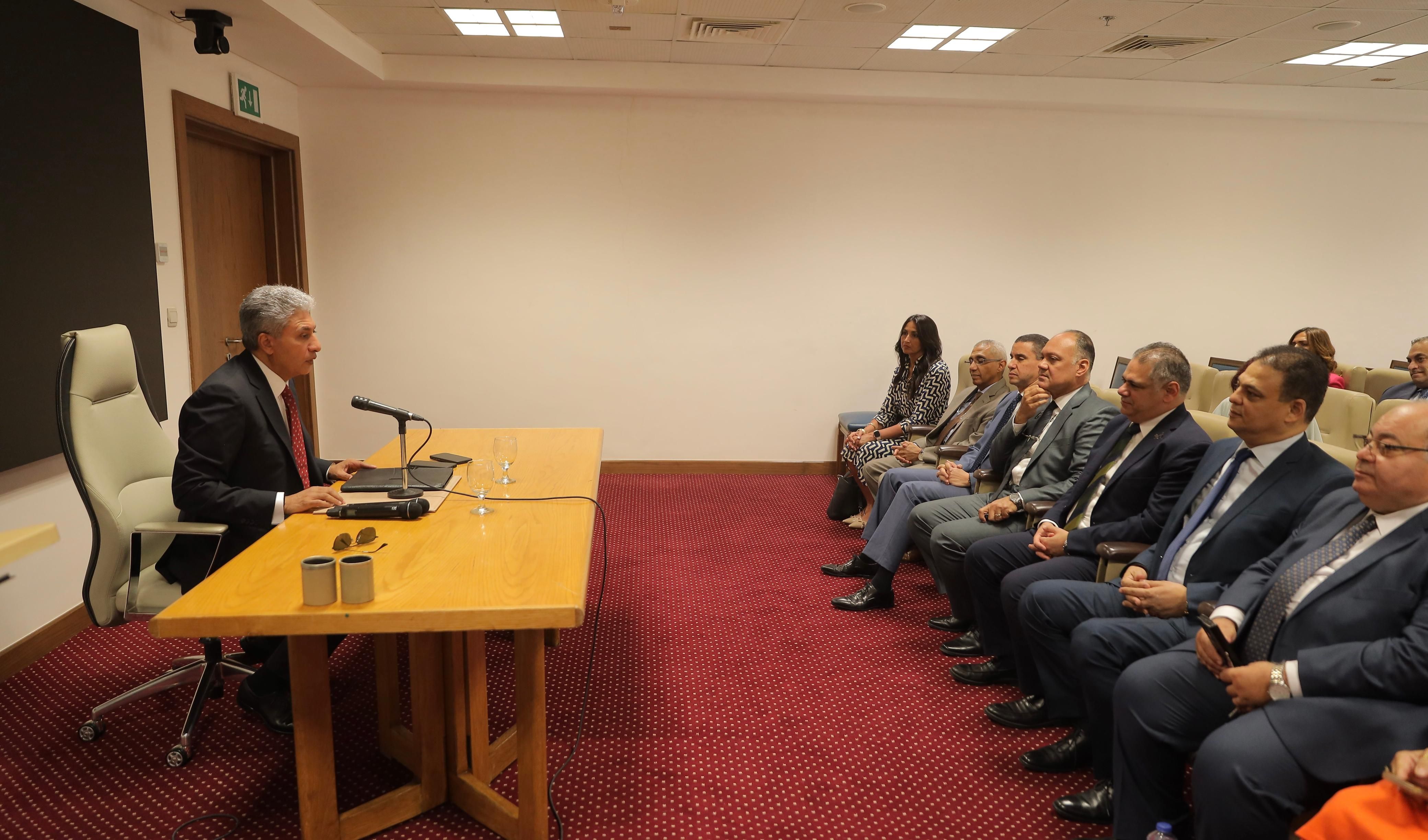 وزير السياحة يلتقي أكثر من 20 سفيرا وقنصلا عاما من الموفدين لتمثيل الدولة المصرية بالخارج