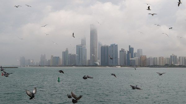 طقس صحو ورياح تنشط أحياناً مثيرة الغبار غداً