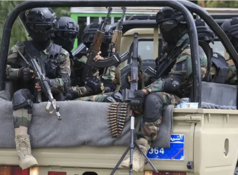 بالساحل الغربي...تحركات حوثية كبيرة لاقتحام ثلاث محافظات يمنية ومهاجمة قوات طارق صالح