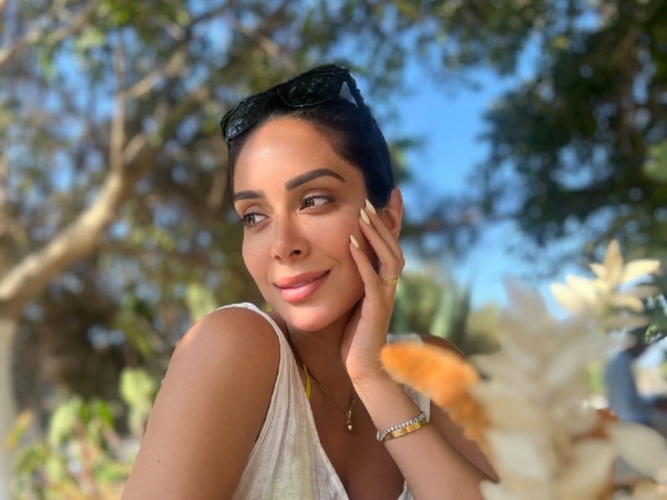 بسنت شوقي تحذف صورها على البحر بعد تصدرها الترند.. فماذا حدث؟