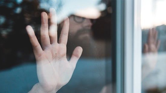 طالع الأبراج: 5 أبراج تحتاج إلى العزلة من وقت لآخر.. متى يجب إخراجها من قوقعتها؟
