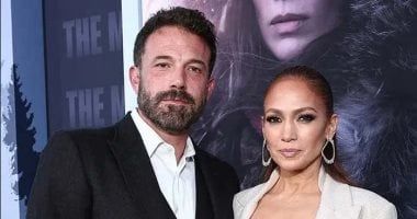 بن أفليك يشعر بالإحراج من تصرفات جينيفر لوبيز خلال جولتها ويصفها بـ"اليائسة"