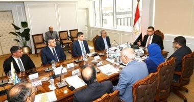 وزير الإسكان يتابع موقف المشروعات بمحافظة بورسعيد - الخليج 365