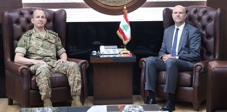 قائد الجيش استقبل مدير الـ"UNHCR" والملحق العسكري الكوري