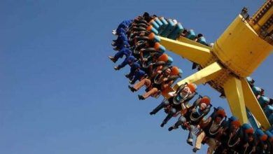 حادث مرعب لفتاة علق شعرها داخل لعبة ملاهي شهيرة وسط صراخ الموجودين