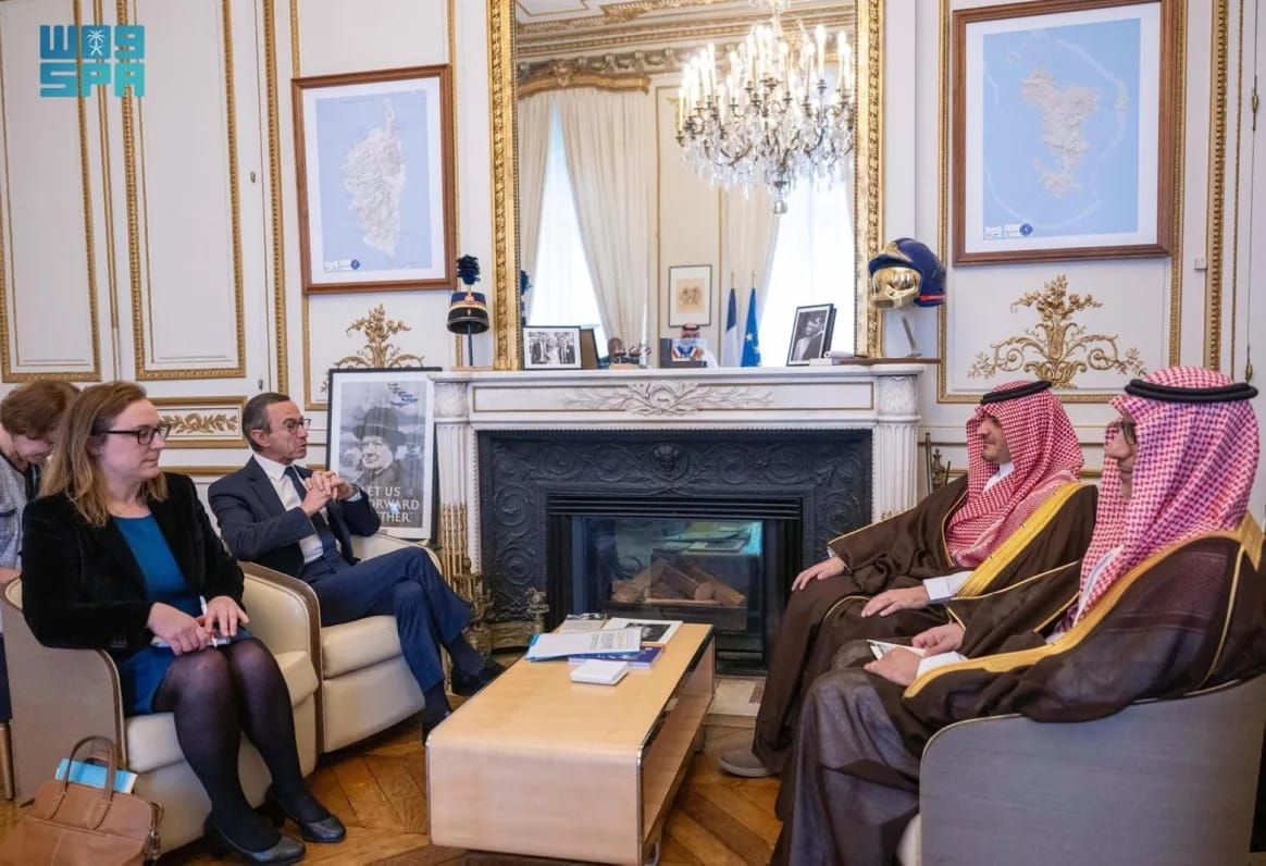 وزير الداخلية يبحث تعزيز التعاون الأمني مع نظيره الفرنسي في باريس .. صور