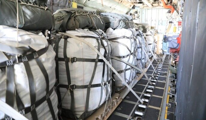 الجيش الأردني نفّذ إنزالَين جويَين لمساعدات إنسانية على غزة بمشاركة الإمارات