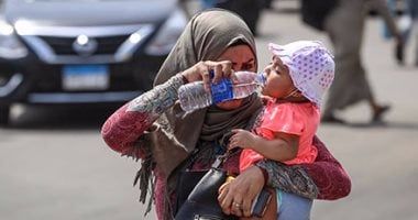 الصحة تنصح المواطنين بالإكثار من شرب الماء لتجنب المخاطر الصحية لارتفاع الحرارة