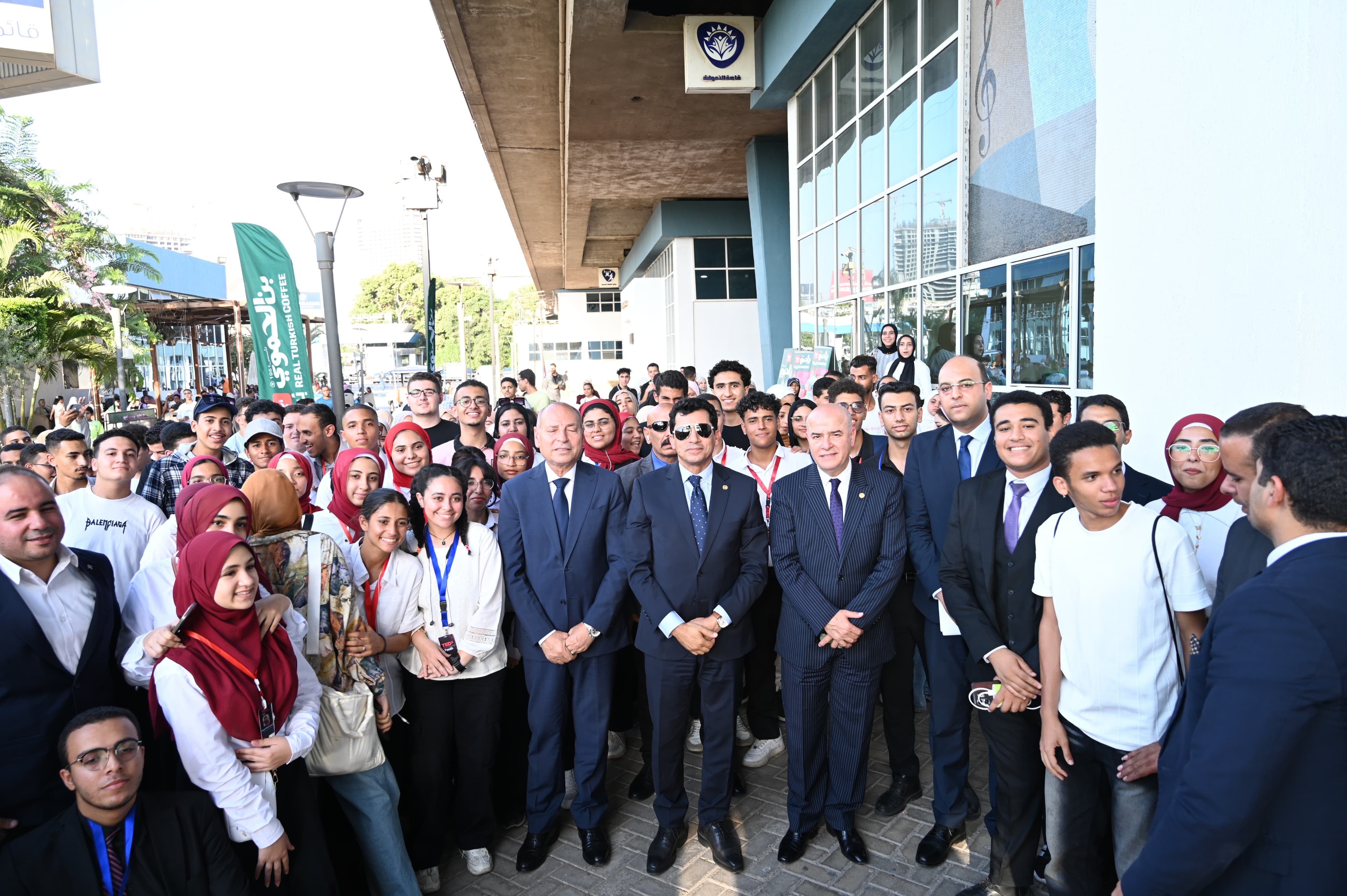 وزير الشباب والرياضة ومحافظ القاهرة يشهدان لقاءً حواريا بتنظيم اتحاد شباب العمال