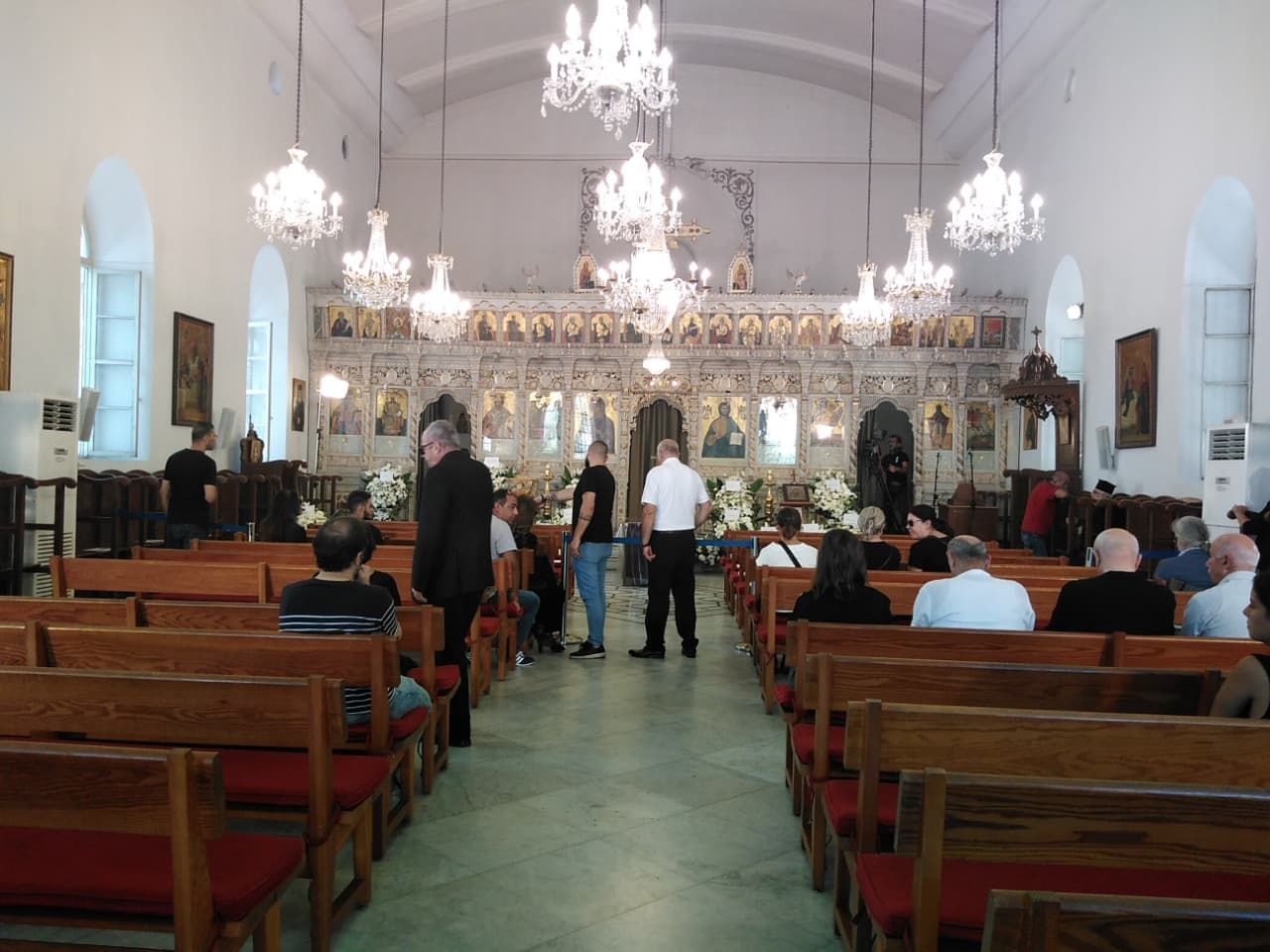 تشييع زياد الرحباني لمثواه الأخيرة بوصول والدته السيدة فيروز لتلقي العزاء