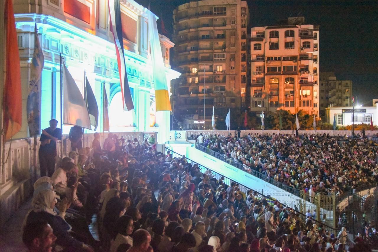 إيهاب توفيق يحيى أولى ليالى المهرجان الصيفي للأوبرا في استاد الإسكندرية