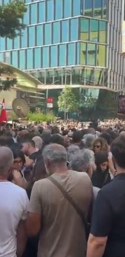 تجمهر الآلاف من محبى زياد الرحبانى أمام المستشفى لتوديعه.. صور