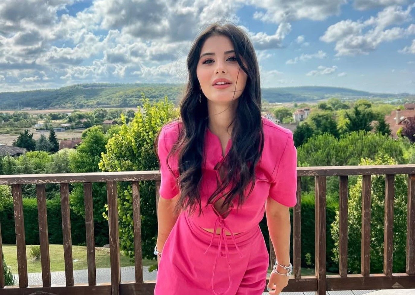 مسلسل أنت من أحب.. قصة رومانسية تولد من تحت الأنقاض 