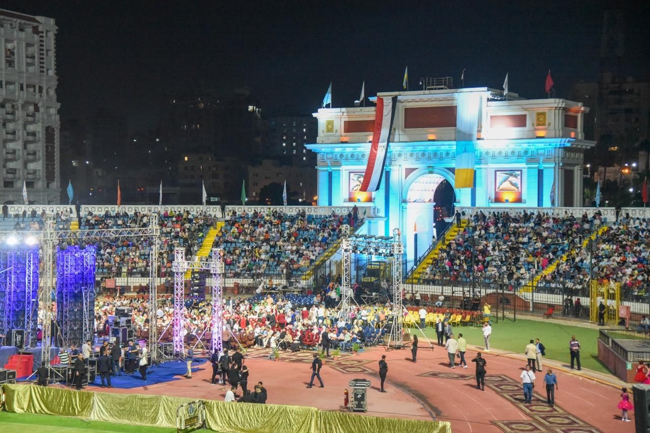 إيهاب توفيق يحيى أولى ليالى المهرجان الصيفي للأوبرا في استاد الإسكندرية