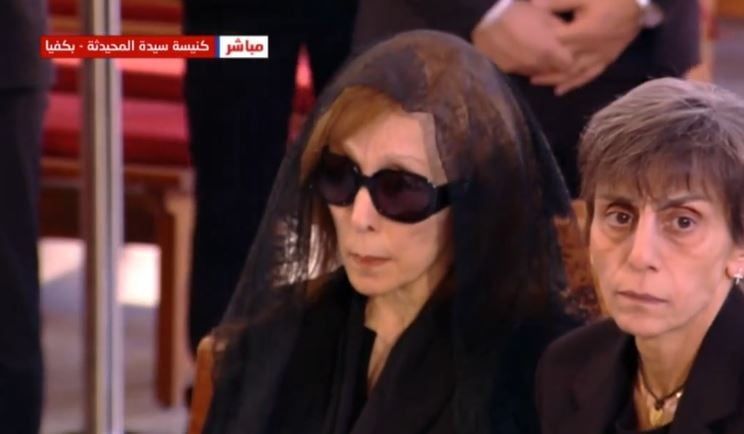 فيروز تشيع جثمان ابنها زياد الرحبانى بكنيسة رقاد السيدة.. صور