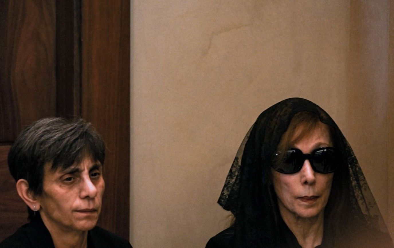 فيروز تدفن ابنها زياد الرحباني في مقبرة خاصة إعدت سابقا لها .. إليكم التفاصيل