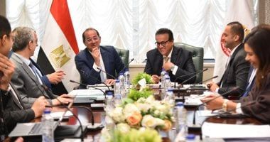 وزير الصحة يبحث سُبل استدامة تمويل التأمين الصحي الشامل
