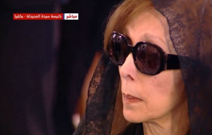 صدمة وحسرة ونظرات وجع.. فيروز فى وداع ابنها زياد الرحباني.. صور