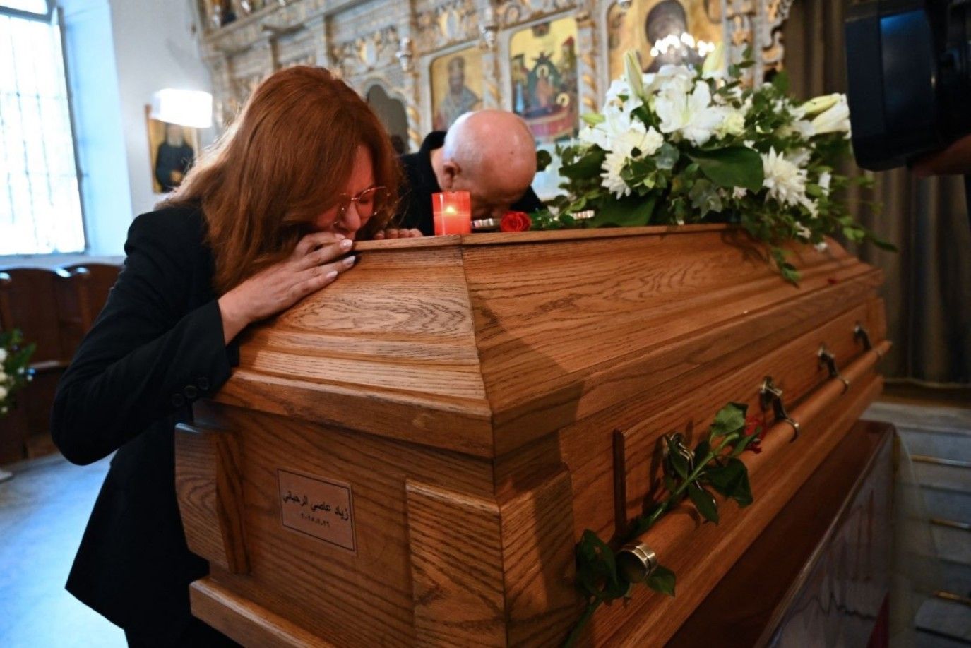 كارمن لبس أول المودعين لحبيبها زياد الرحباني.. ظهرت منهارة