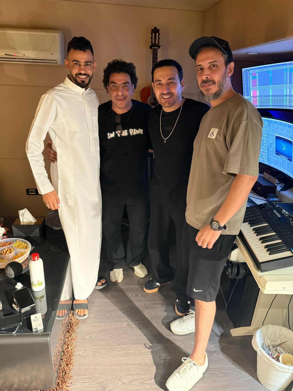 "اكتبلي روشتة" أغنية جديدة تجمع دياب بعمرو قطب ورامي نوار