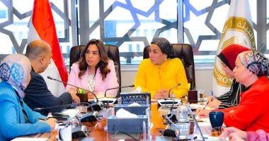منال عوض تجتمع بالرئيس التنفيذي لجهاز تنظيم وإدارة المخلفات