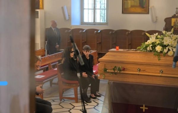 لبنان يودع زياد الرحباني... صانع البهجة الساخرة يرحل ويثير حباً جماهيرياً عابراً للانتماءات