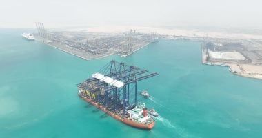 محطة هاتشيسون بميناء السخنة تستقبل 15 "ونش" لتنفيذ البنية الفوقية.. صور - الخليج 365