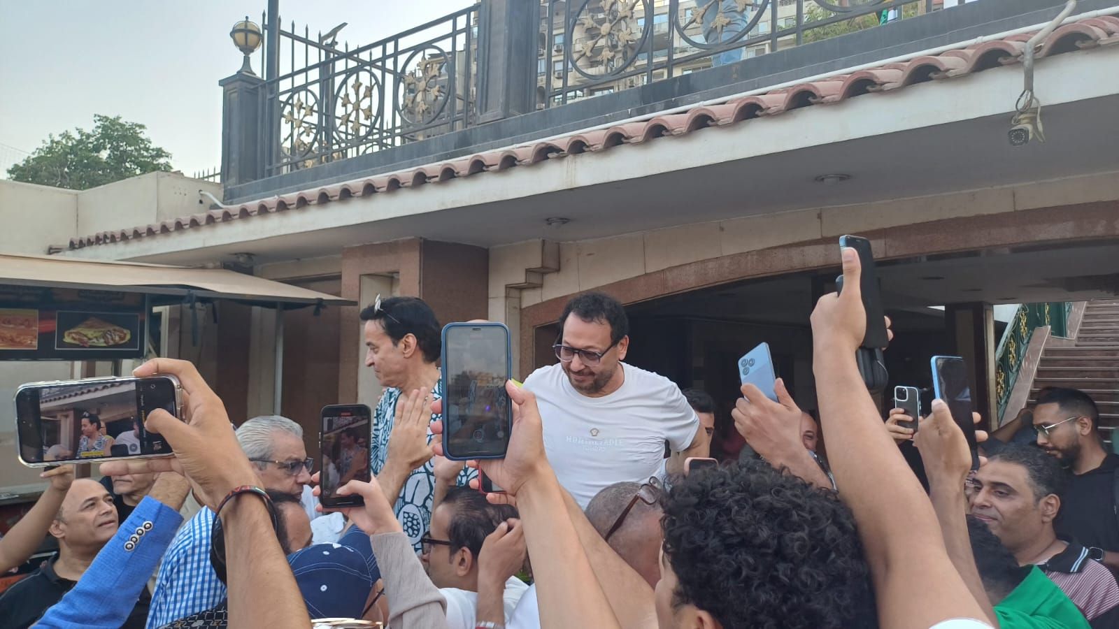 احتفالات بالطبل والمزمار بعد فوز أعضاء مجلس نقابة الموسيقيين بانتخابات التجديد النصفى.. صور