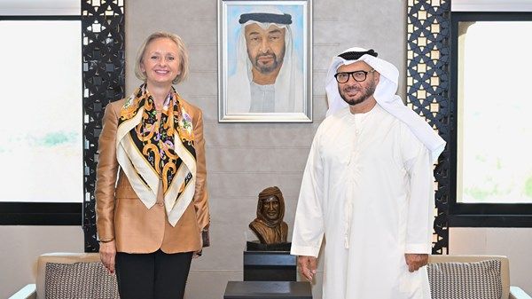 أنور قرقاش يستقبل السفيرة الأميركية