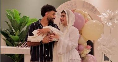 نجم الأهلي مروان عطية وزوجته سلمى صقر يحتفلان بمولودتهما الأولى "ألما"