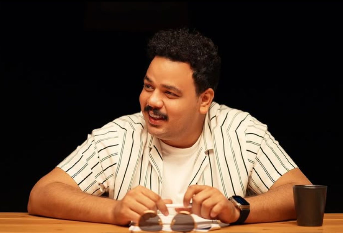 مصطفى غريب لـ"الخليج 365": أمير كرارة أبدع في الكوميديا.. وسعادة الجمهور بـ"الشاطر" أسعدتني