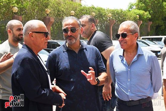 أبو ريدة و نجوم الرياضة في جنازة شقيق أبو حسين عضو اتحاد الكرة