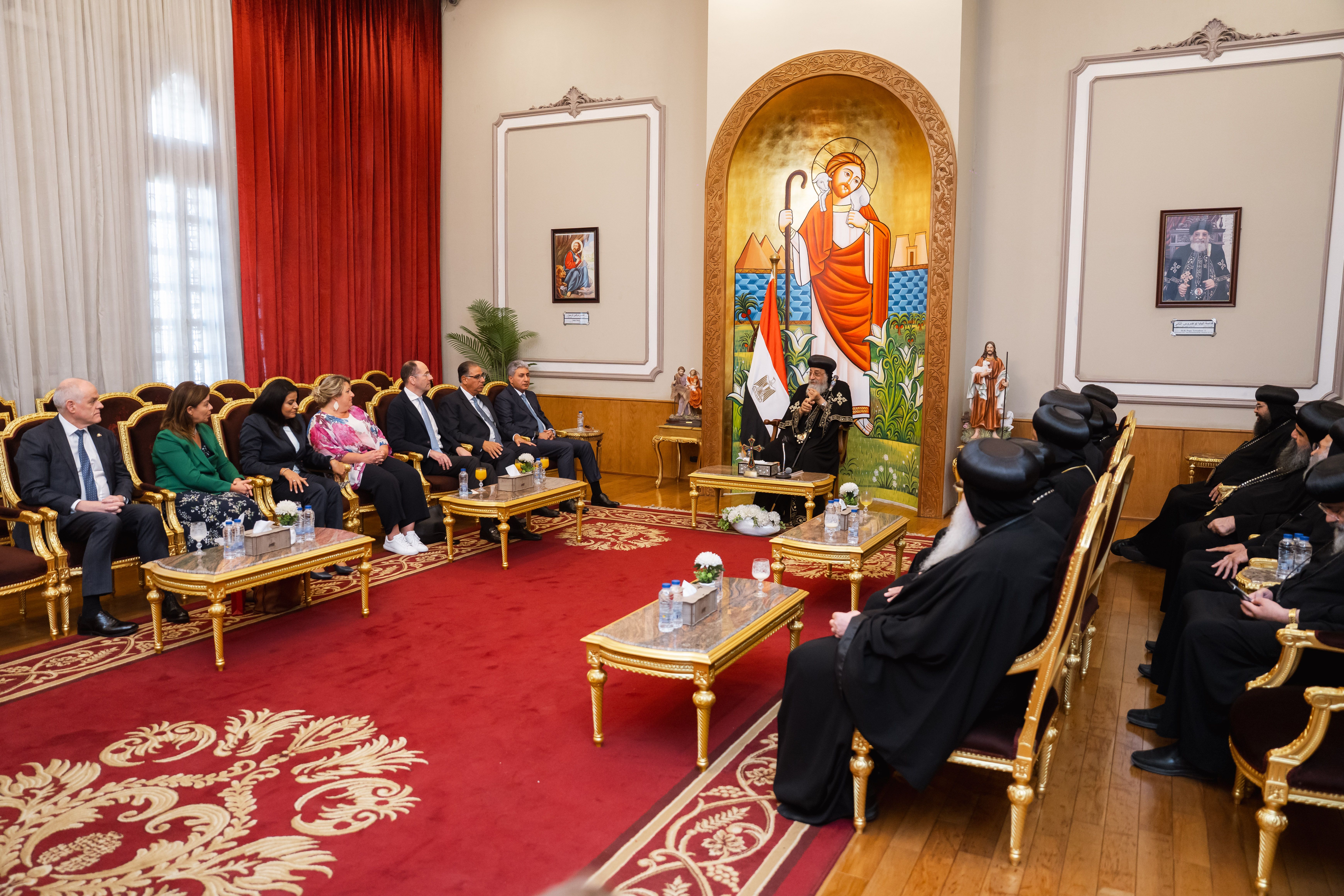 شباب ملتقى لوجوس يزورون الكاتدرائية المرقسية وغداء رسمي بحضور البابا تواضروس